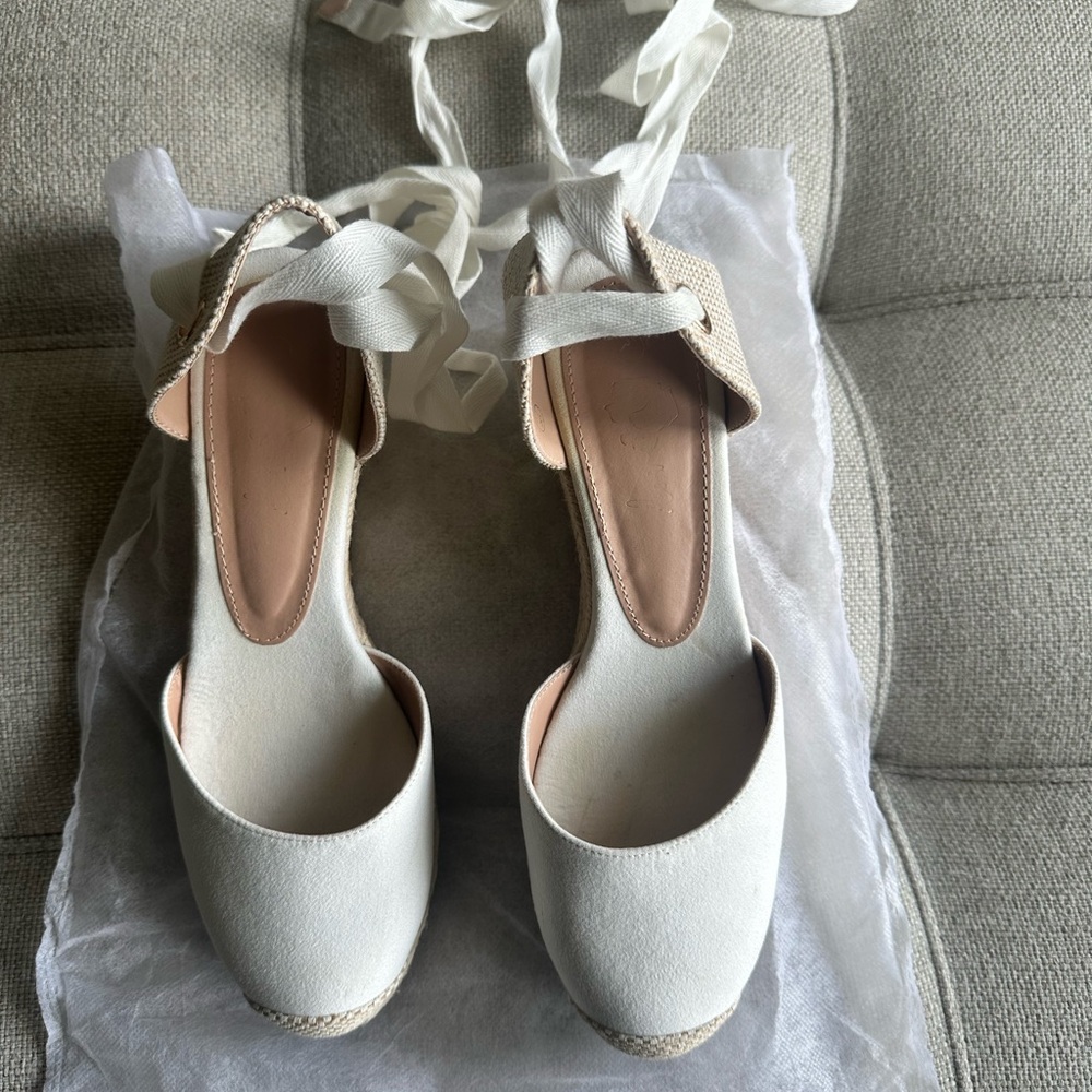 Elegant White Espadrille Wedges - Used